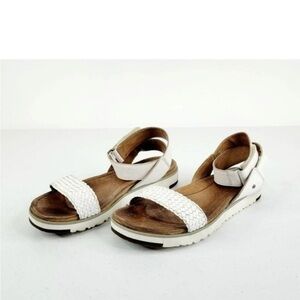 UGG Tan Leather Sandals 🩴